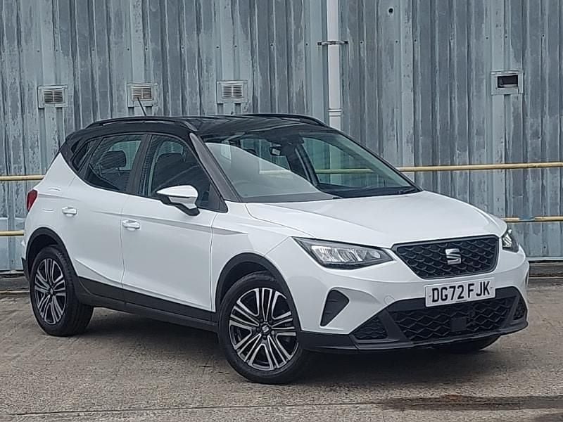 Begagnad Seat Arona SE Technology 95 HK (69 kW) 2023 Vit SUV