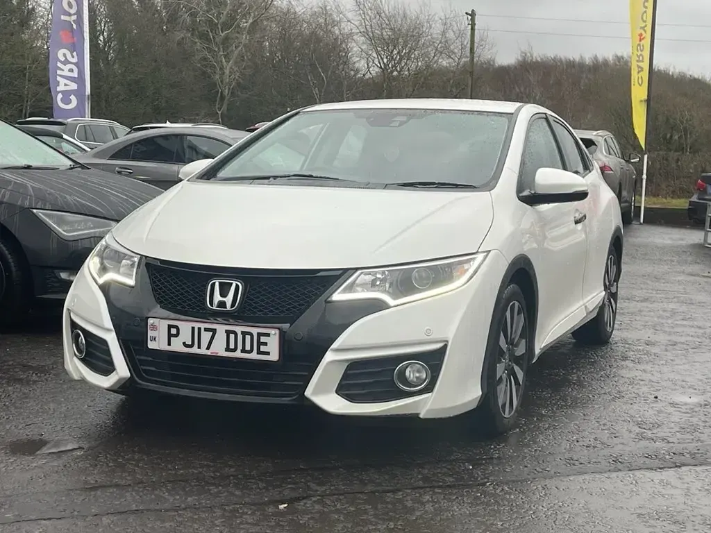Used Honda Civic SE Plus 142 HP (104 kW) 2017 White Hatchback