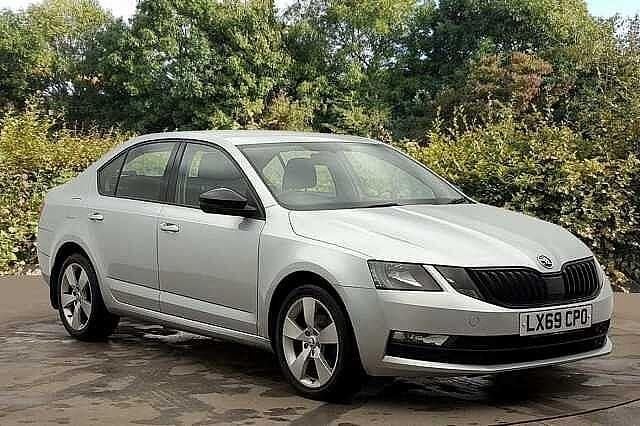 Brilliant silver metallic Used 2019 Skoda Octavia SE Hatchback | £10,990 (Fair price) - Image 1/4
