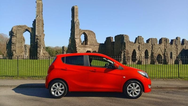 Używany Vauxhall Viva 75 KM (55 kW) 2017 Czerwony Hatchback