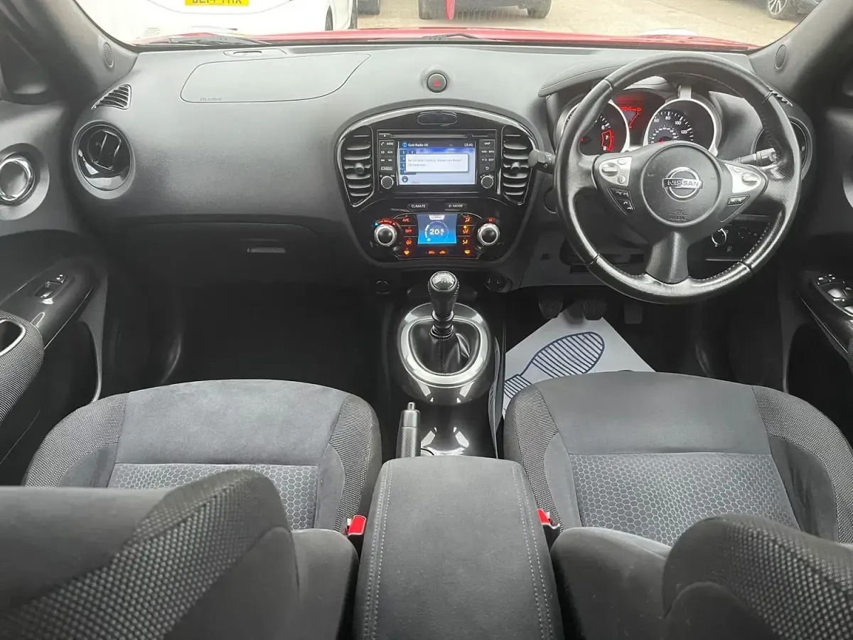 Usado Nissan Juke Acenta Premium 115 HP (84 kW) 2015 Vermelho SUV