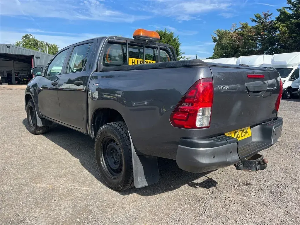 Used Toyota HiLux Active 147 HP (108 kW) 2018 Grey Pickup