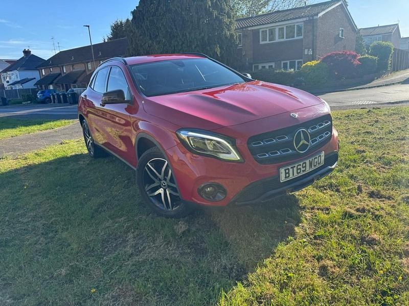 Used Mercedes GLA180 Urban 122 HP (89 kW) 2020 Red SUV