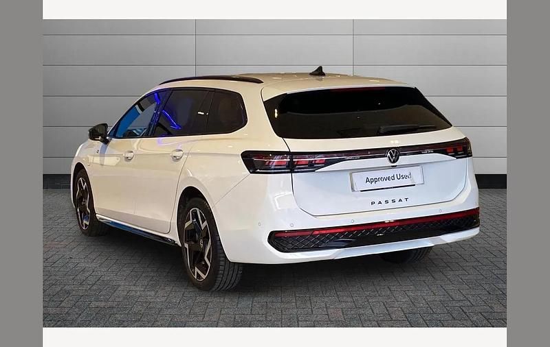 Used VW Passat R-line 272 HP (200 kW) 2024 Pure white Estate
