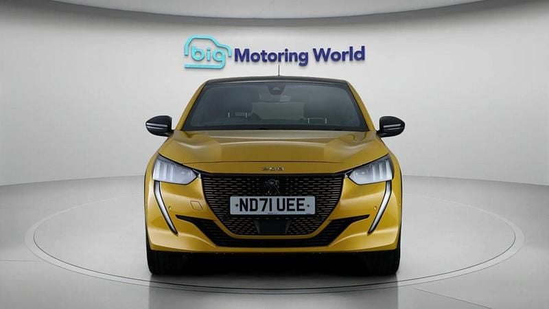 Used Peugeot e-208 GT 100 kW (136 HP) 2021 Yellow Hatchback
