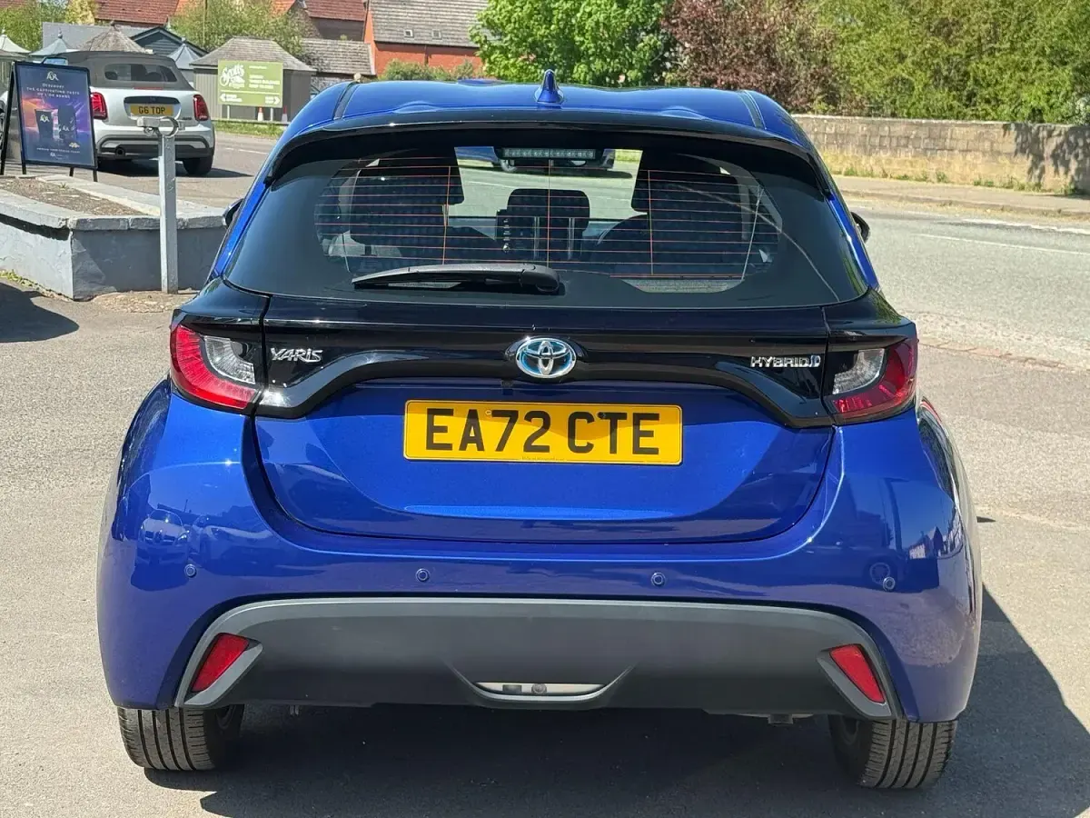 Usado Toyota Yaris Hybrid 2022 Azul Utilitario