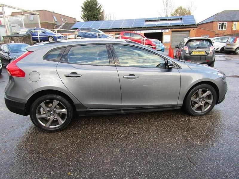 Usado Volvo V40 115 HP (84 kW) 2015 Cinzento Citadino