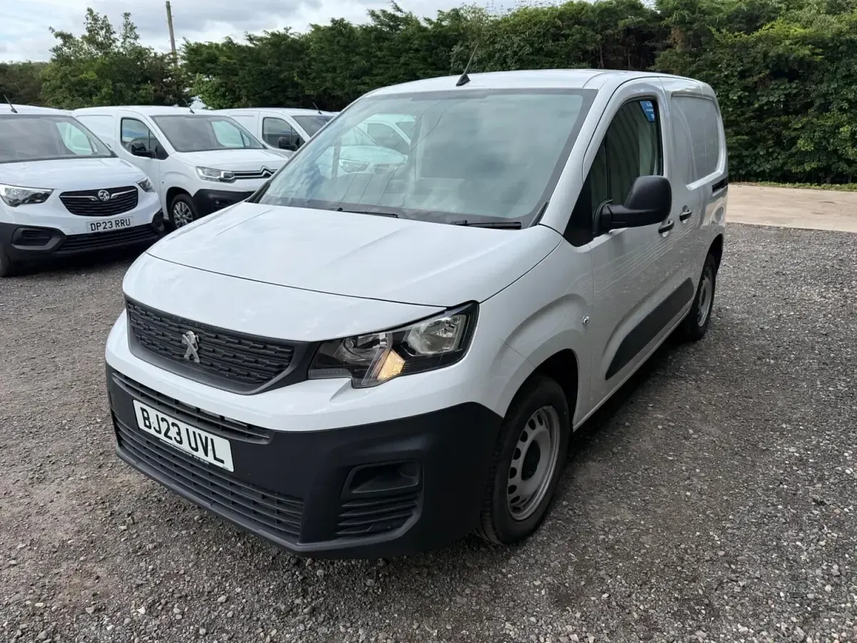 Used Peugeot Partner Premium 131 HP (96 kW) 2023 White MPV
