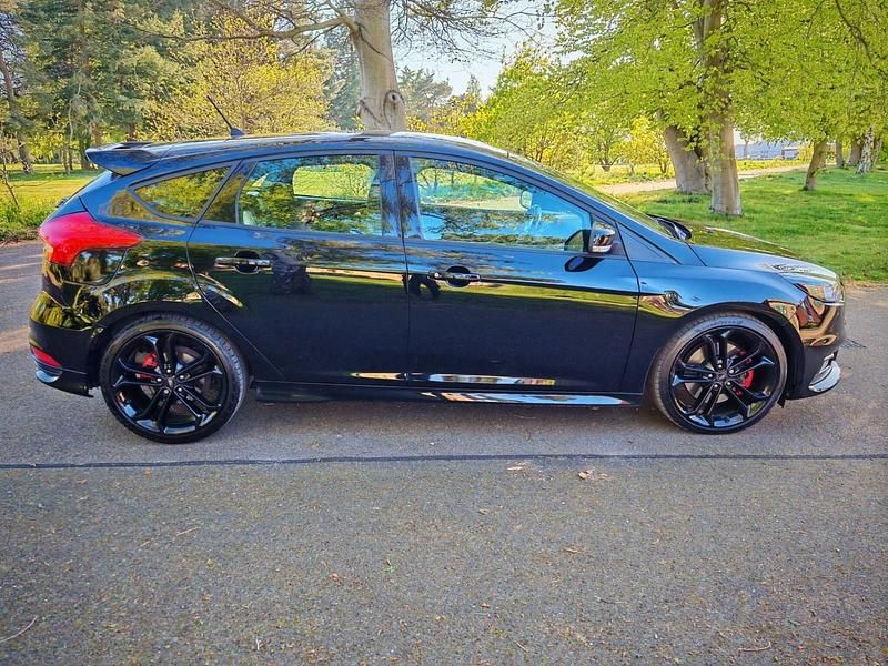 Używany Ford Focus ST 250 KM (183 kW) 2017 Czarny Hatchback