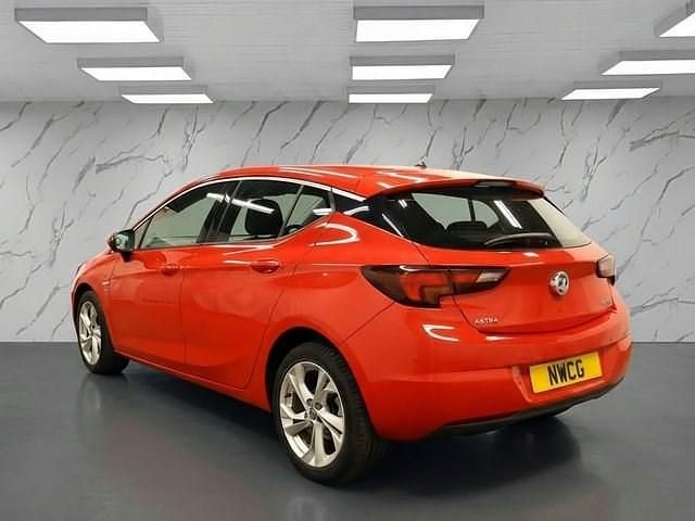 Used Vauxhall Astra SRi 150 HP (110 kW) 2018 Red Hatchback