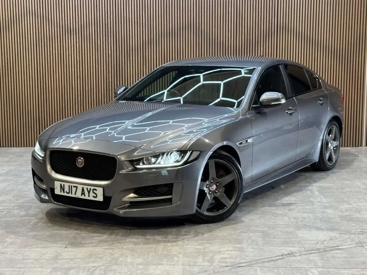 Gebraucht Jaguar XE R-Sport 180 PS (132 kW) 2017 Grau Limousine