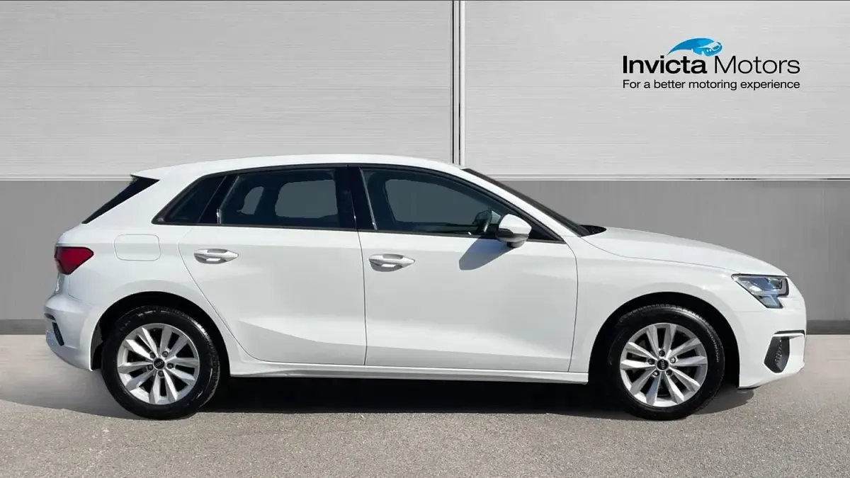 Used Audi A3 Comfort 110 HP (80 kW) 2023 White Sedan