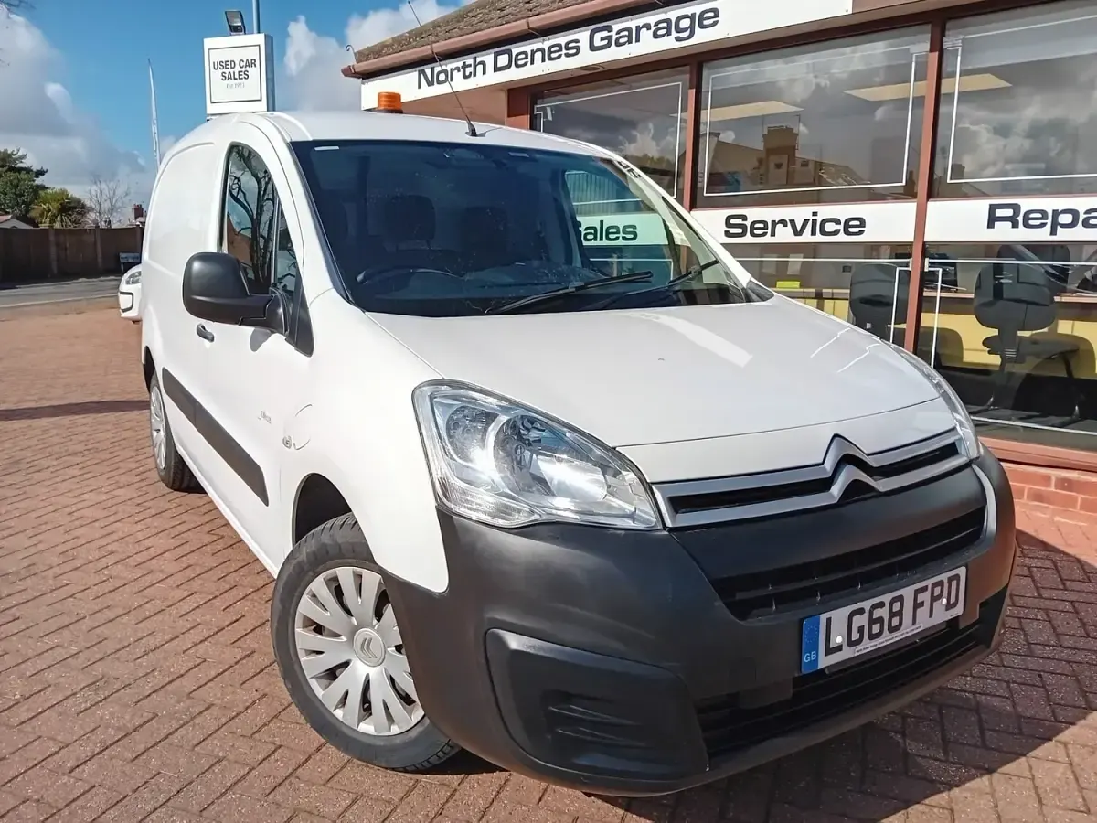 Usado Citroën Berlingo 49 kW (67 CV) 2018 Blanco Monovolumen