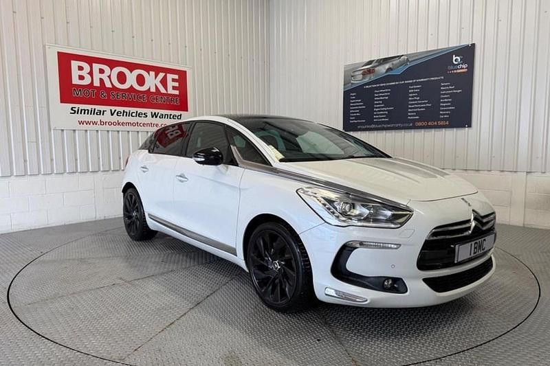 Used Citroën DS5 2015 White Hatchback