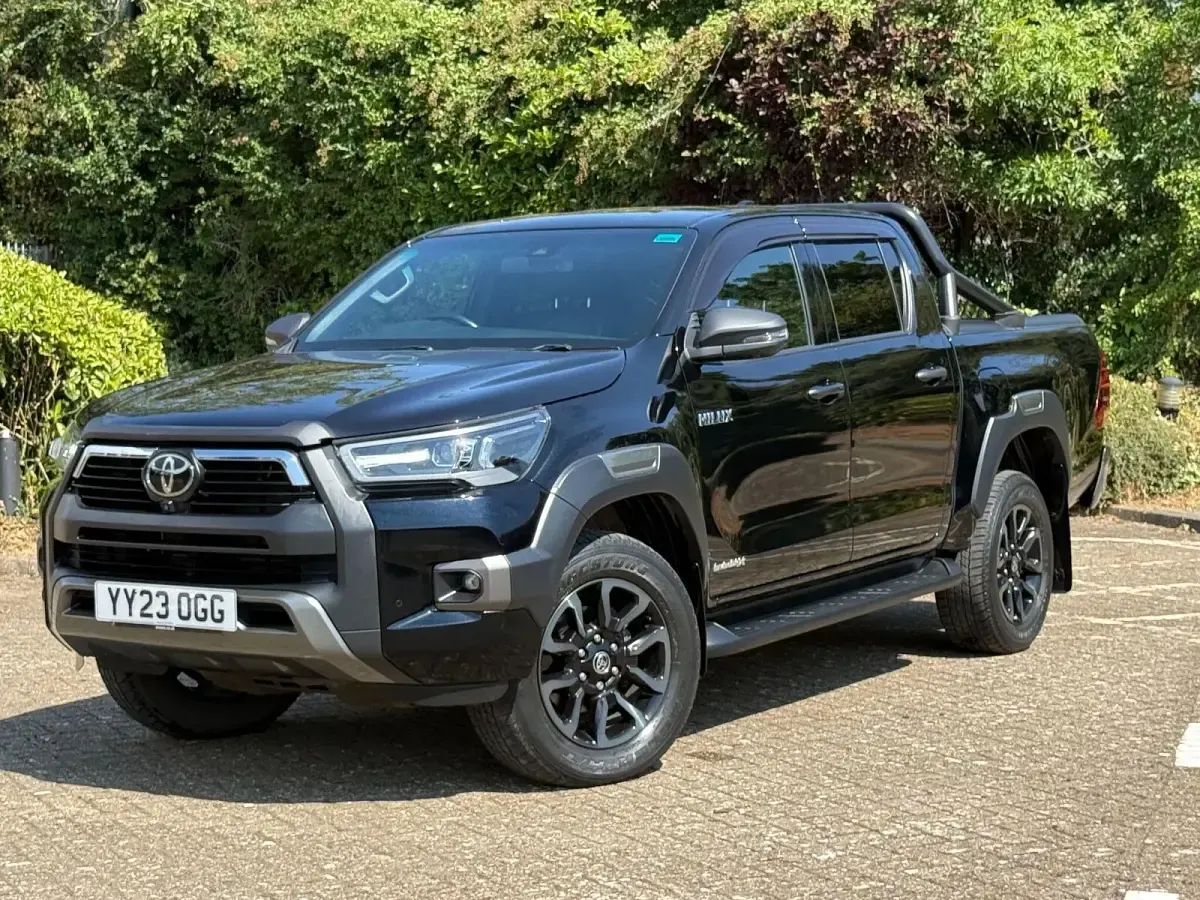 Used Toyota HiLux 204 HP (150 kW) 2023 Black Pickup