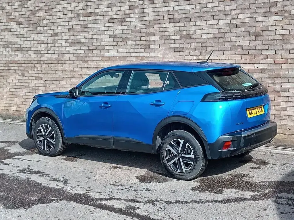 Used Peugeot 2008 Active 100 HP (73 kW) 2023 Blue SUV