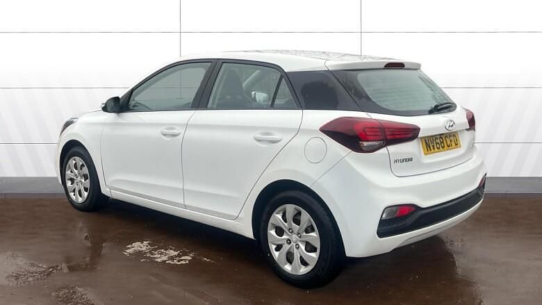 Used Hyundai i20 75 HP (55 kW) 2018 White Hatchback