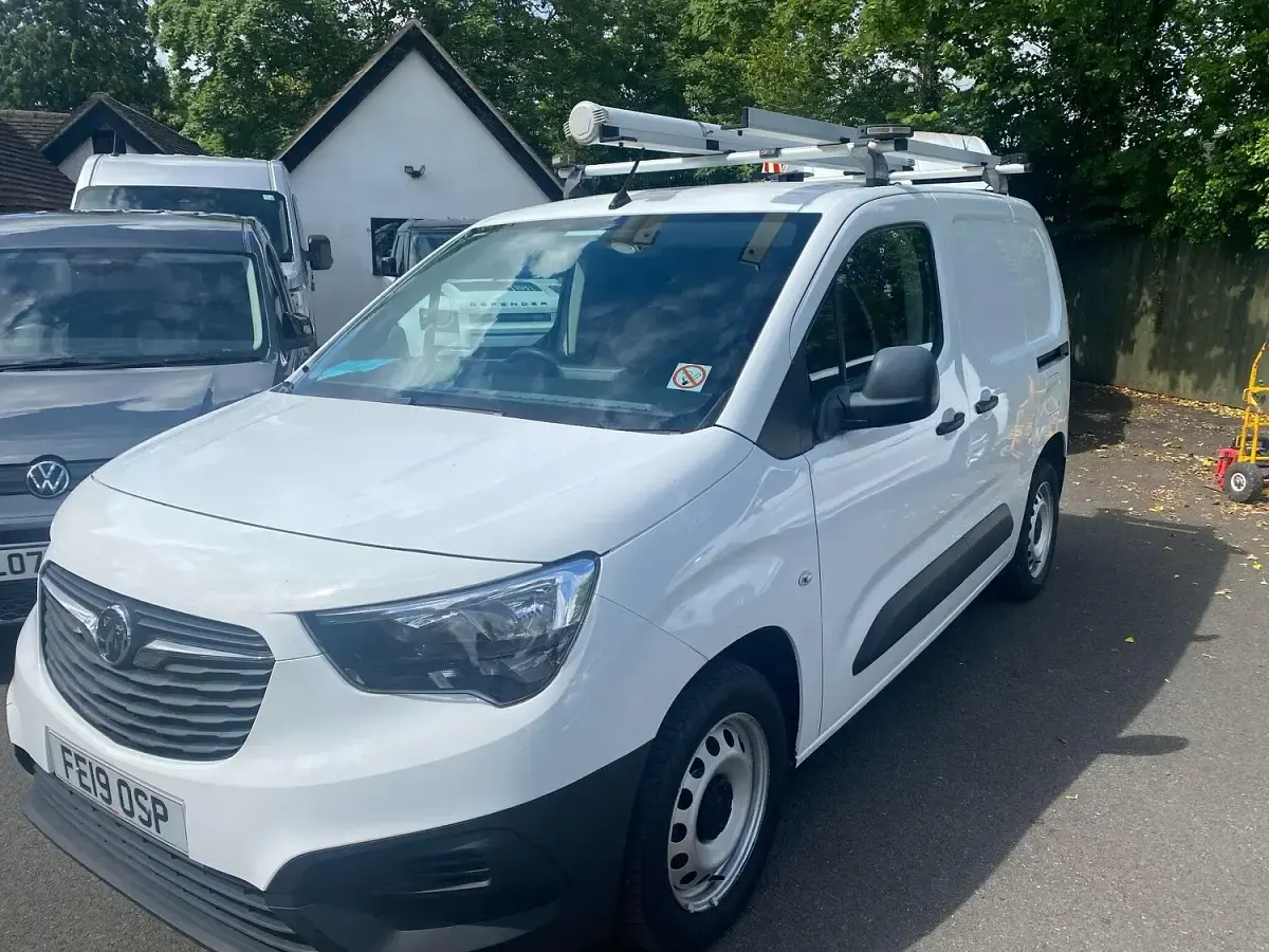Used Vauxhall Combo Edition 100 HP (73 kW) 2019 White MPV
