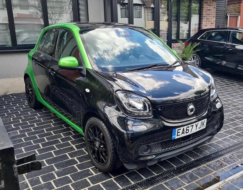 Green Used 2017 Smart ForFour Electric Drive Premium Hatchback | £4,690 (Fair price) - Image 1/4