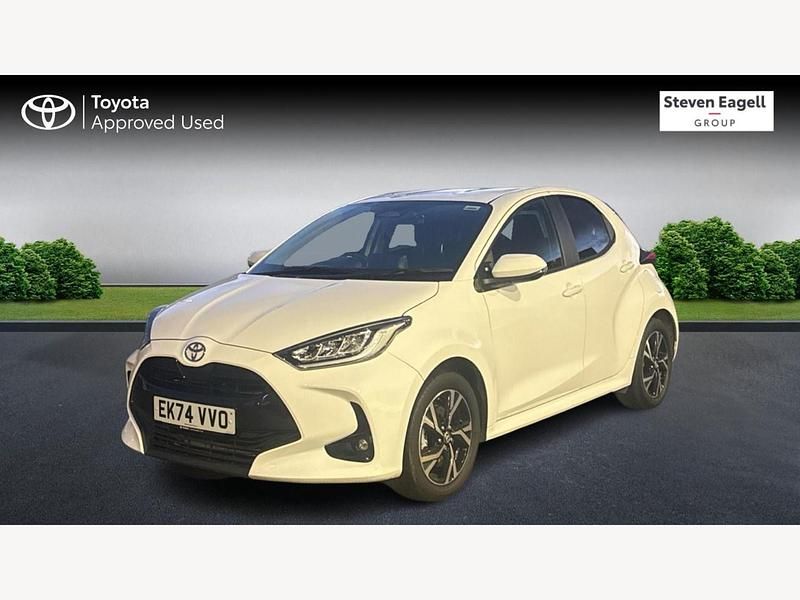 Used Toyota Yaris Hybrid Design 2024 White Hatchback