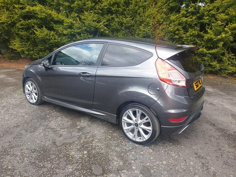 Used Ford Fiesta ST-Line 125 HP (91 kW) 2017 Grey Hatchback