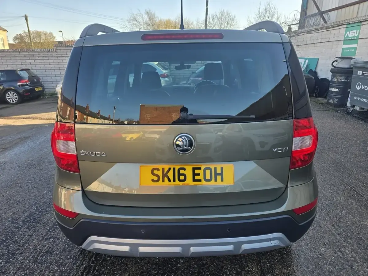 Usado Skoda Yeti SE L 110 HP (80 kW) 2016 Verde SUV