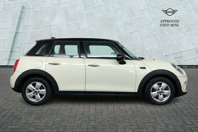 Used Mini Cooper Classic 136 HP (100 kW) 2019 White Hatchback