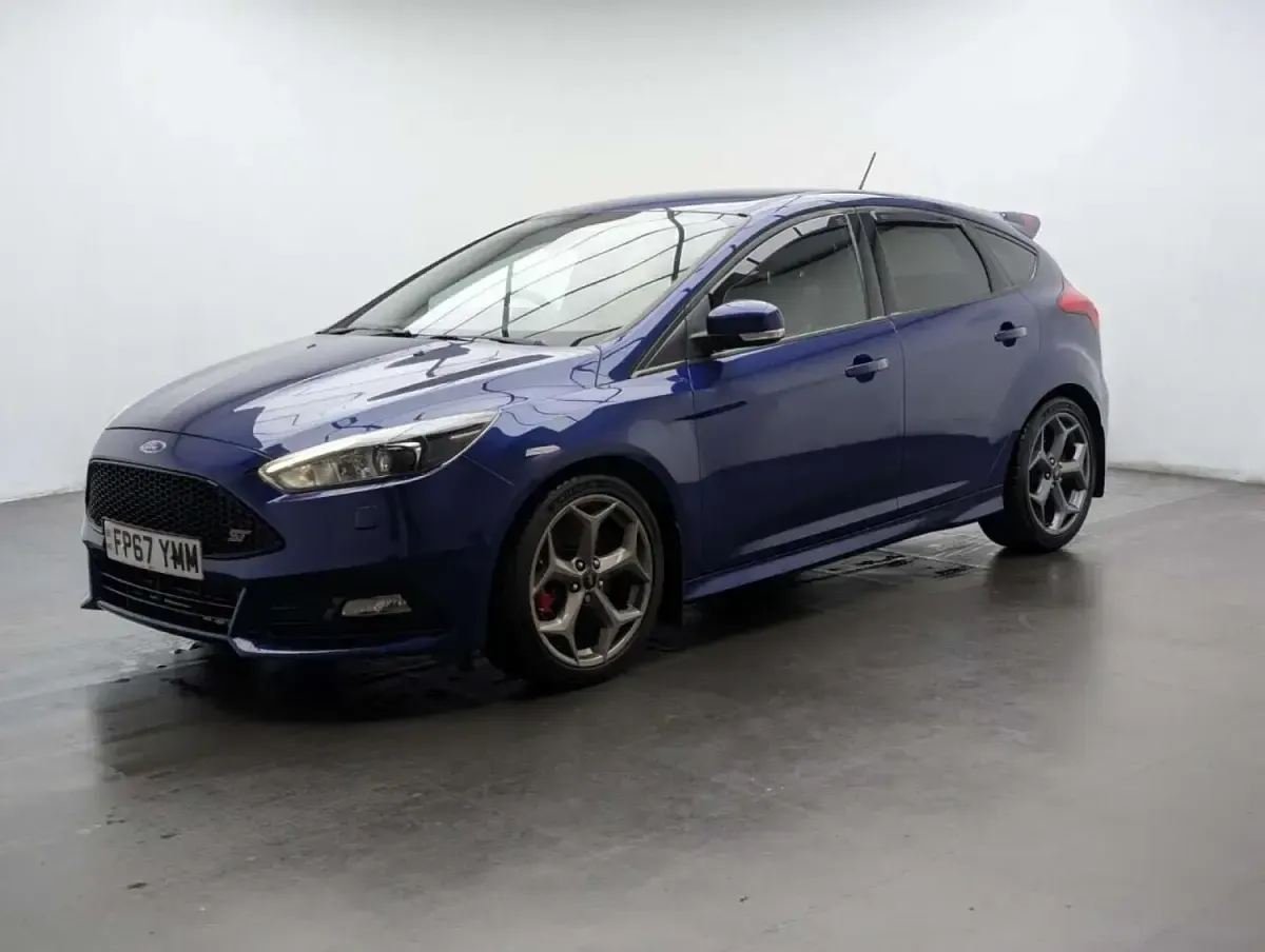 Used Ford Focus ST 185 HP (136 kW) 2017 Blue Hatchback