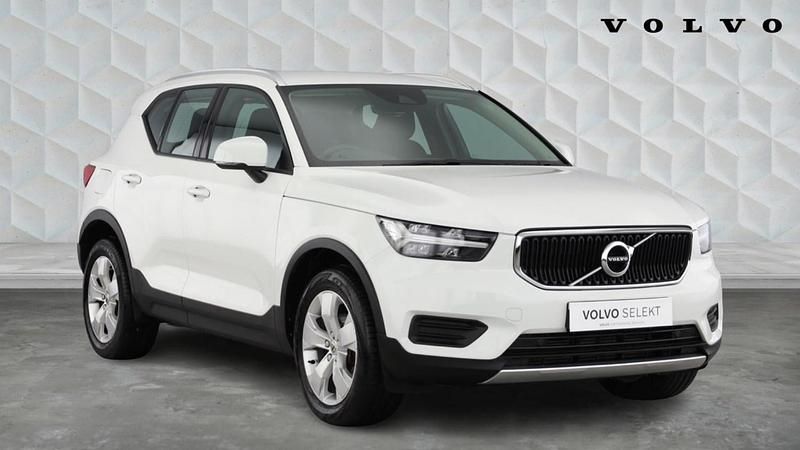 Used Volvo XC40 Momentum 161 HP (118 kW) 2021 White SUV