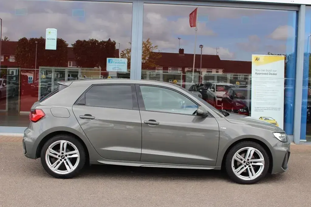 Begagnad Audi A1 Sportback S-Line 110 HK (80 kW) 2021 Grå Halvkombi