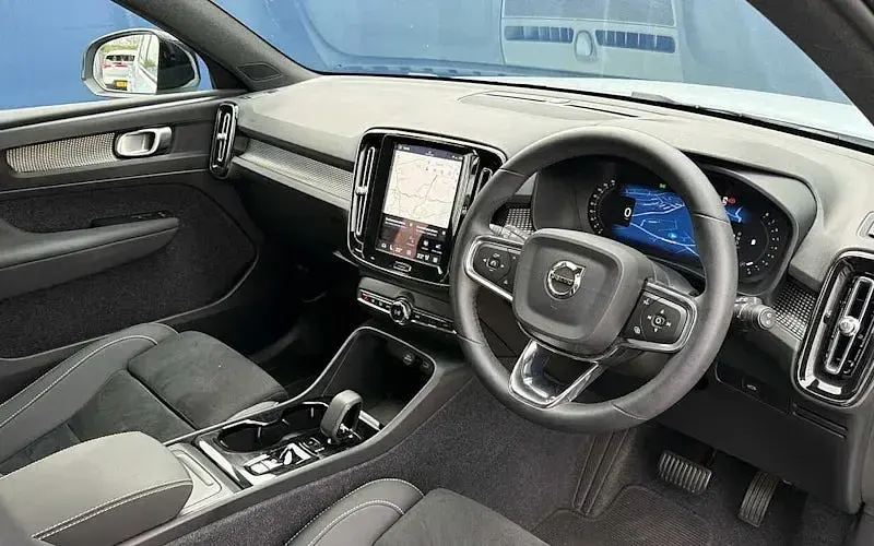 Usado Volvo XC40 Plus 163 HP (119 kW) 2026 SUV
