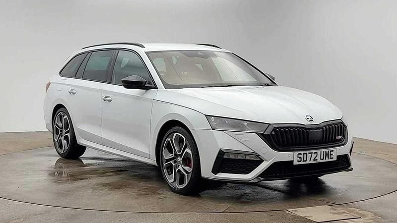 Used Skoda Octavia vRS 180 HP (132 kW) 2022 Moon white metallic Estate