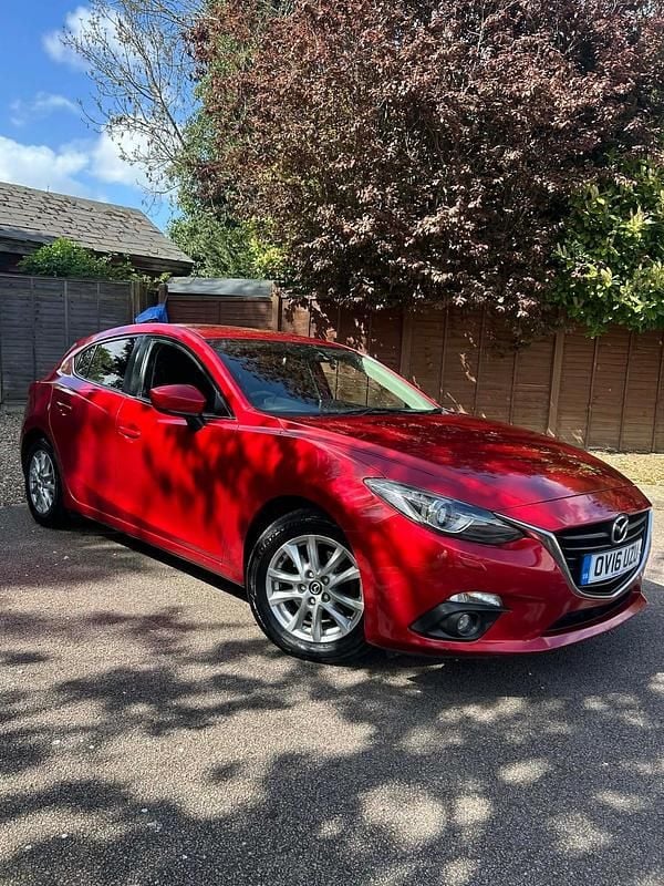 Used Mazda 3 105 HP (77 kW) 2016 Red Hatchback
