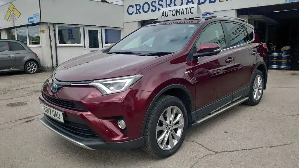 Used Toyota RAV4 197 HP (144 kW) 2017 Red SUV