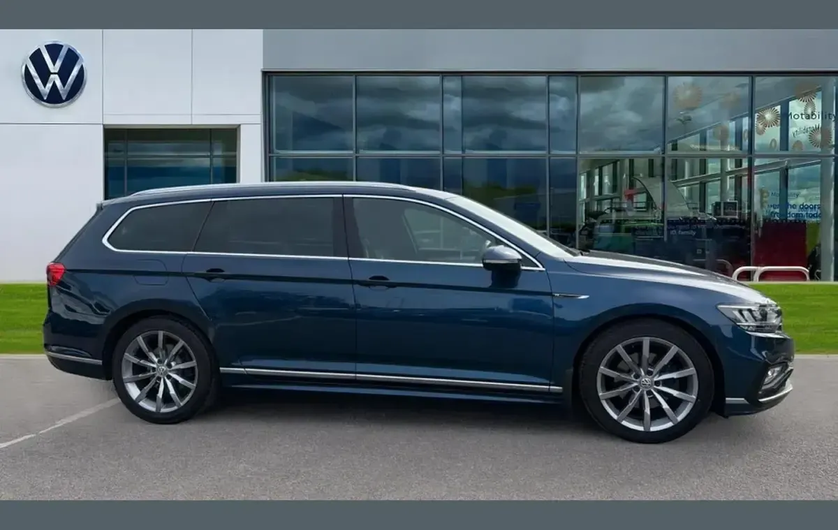 Used VW Passat R-line 190 HP (139 kW) 2020 Blue Estate