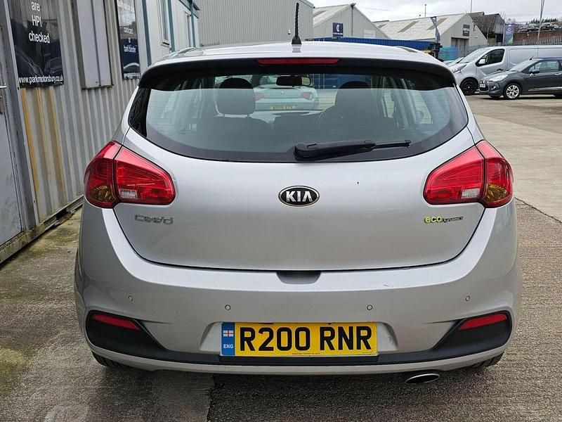 Used Kia Ceed 126 HP (92 kW) 2012 Silver Hatchback