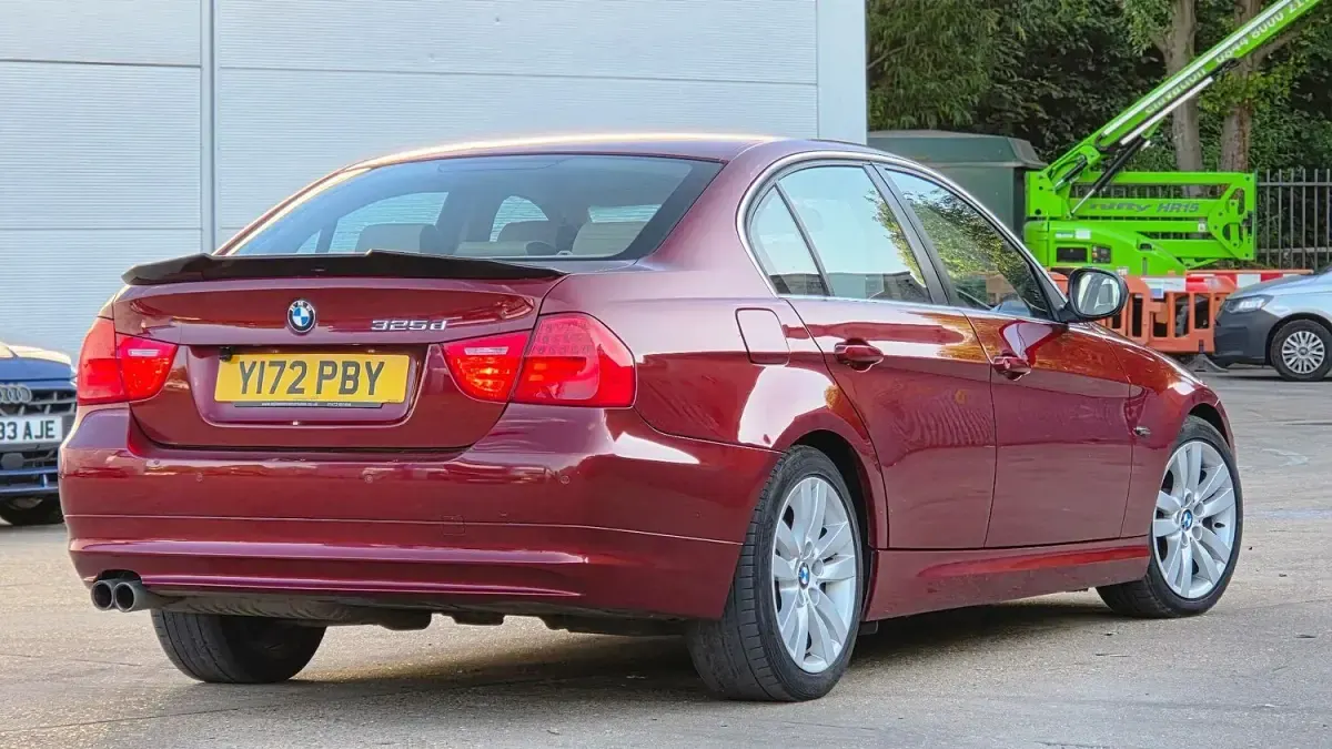 Used BMW 325 204 HP (150 kW) 2010 Red Sedan