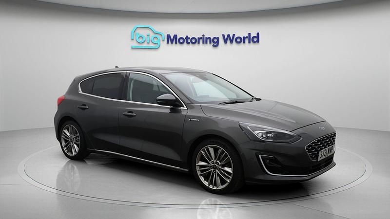 Used 2021 Ford Focus Vignale | £15,100 (Fair price) - Image 1/4