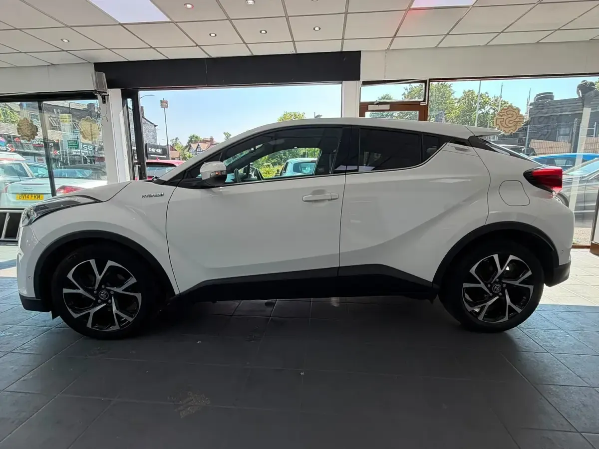 Used Toyota C-HR Design 120 HP (88 kW) 2019 White SUV