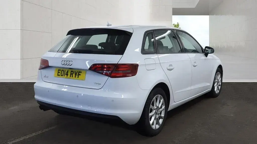 Used Audi A3 Sportback Comfort 2014 White Hatchback