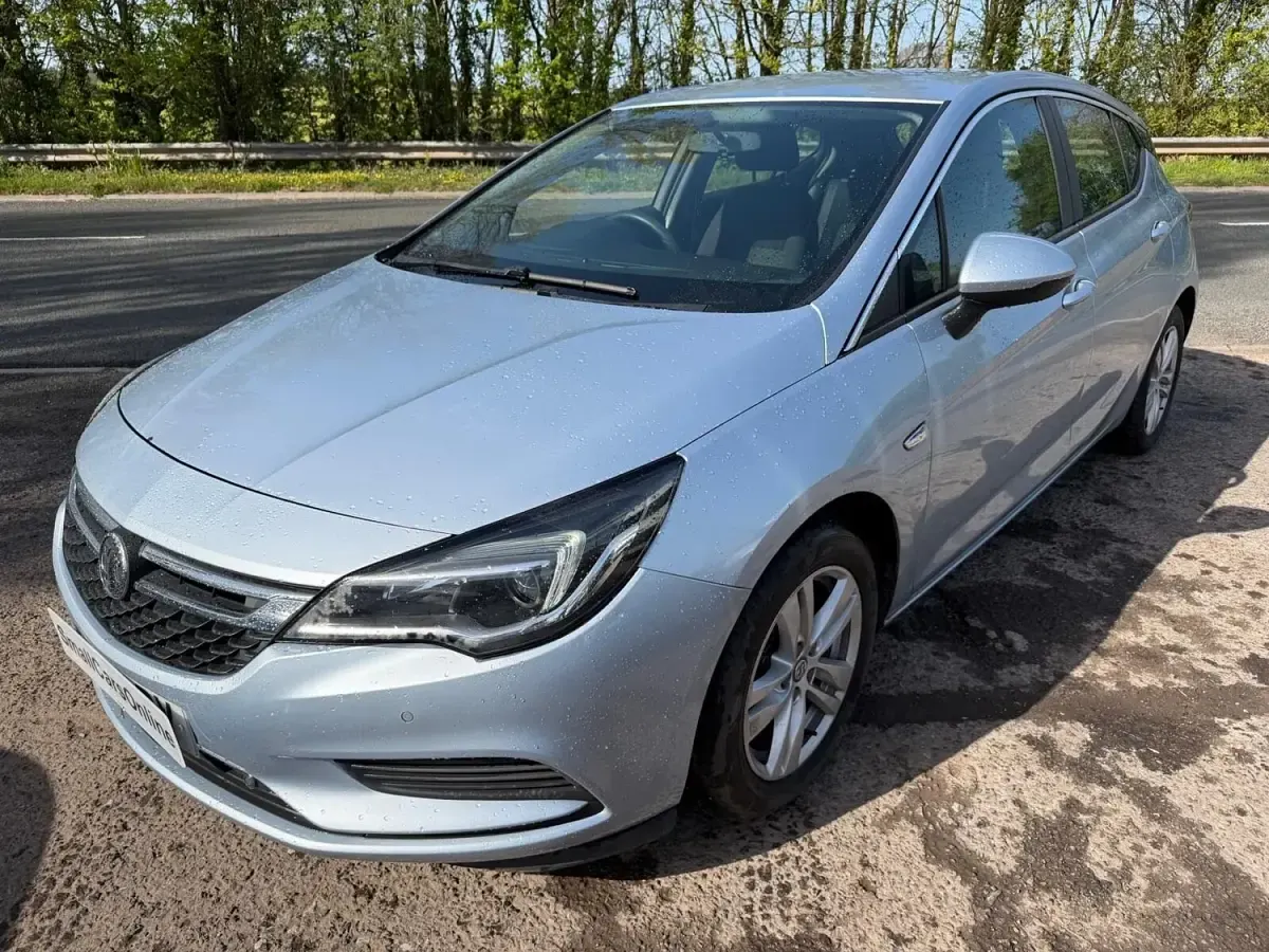 Second-hand Vauxhall Astra Design Edition 2016 Argintiu Hatchback