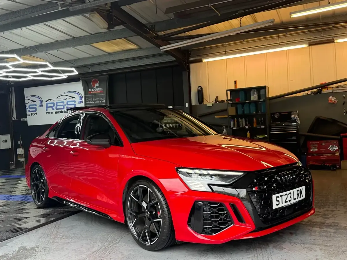 Begagnad Audi RS3 Sport 400 HK (294 kW) 2023 Röd Sedan
