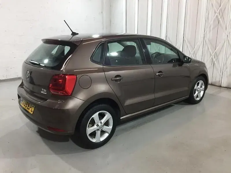 Usado VW Polo SE 90 HP (66 kW) 2015 Castanho Citadino