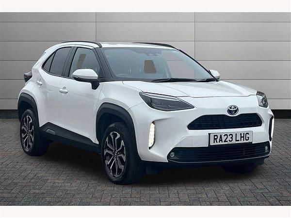Pure white Used 2023 Toyota Yaris Cross Design SUV | £19,899 (Good price) - Image 1/3