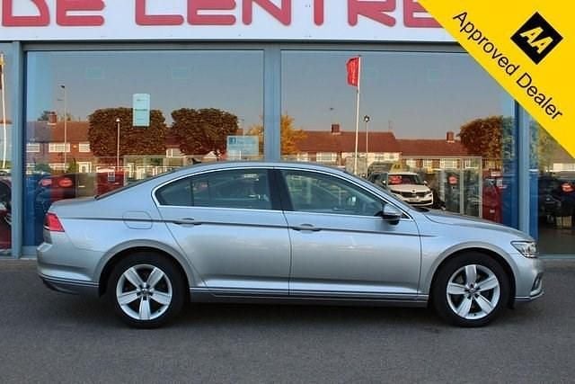 Used VW Passat SE 120 HP (88 kW) 2019 Silver Sedan