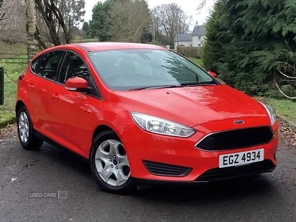 Used Ford Focus Style 120 HP (88 kW) 2017 Red Hatchback