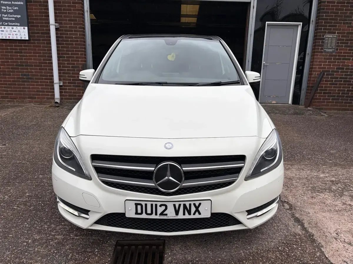 Usado Mercedes B180 109 HP (80 kW) 2012 Branco Monovolume