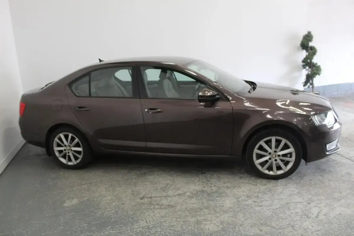 Used Skoda Octavia Elegance 2014 Brown Hatchback