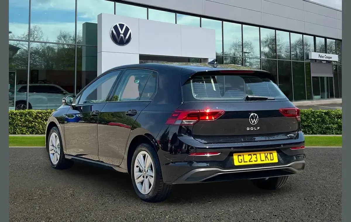 Used VW Golf VIII Life 150 HP (110 kW) 2023 Black Hatchback