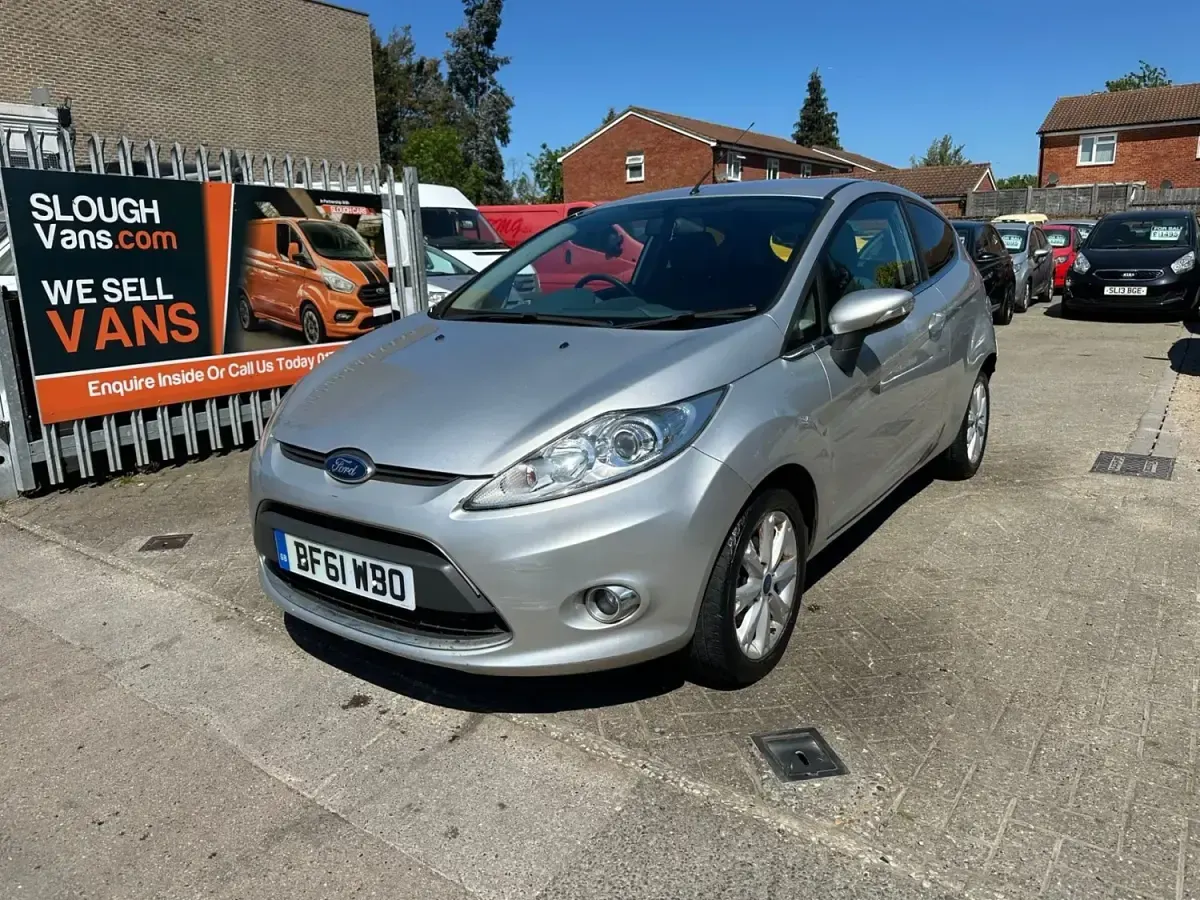 Usado Ford Fiesta Zetec 2011 Prateado Citadino